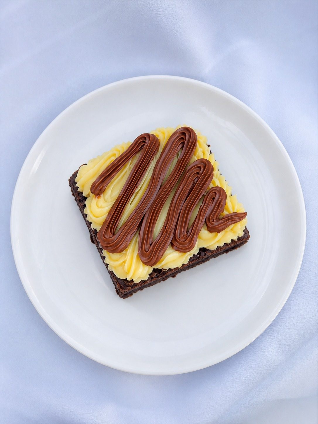Brownie gourmet Vi Doces com creme e Nutella — feito em Pelotas